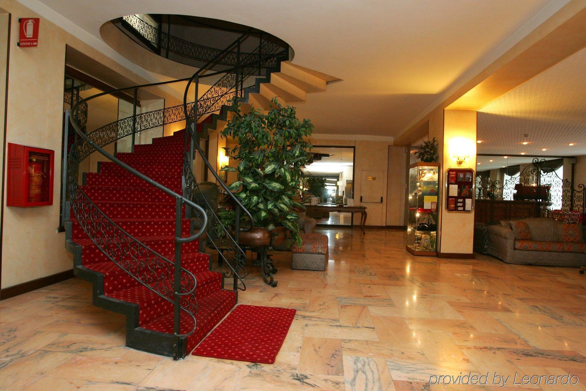 Plaza Hotel 3*
